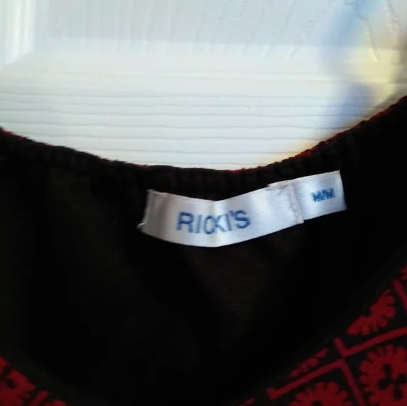 22. Red Layered Tank Ruffle at Chest M - Picture 3 of 3